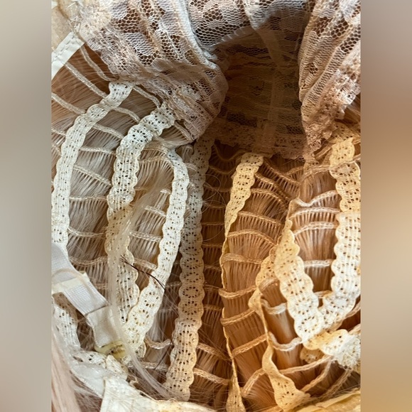 Blonde Full Cap Synthetic Bob Wig - Picture 7 of 7